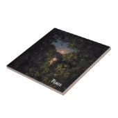 穏やかな水の上に明るいピンクの月が輝く タイル (側面)