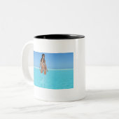 穏やかな水の中で高小妖精や小人 ツートーンマグカップ (正面左)