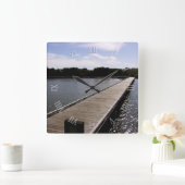 穏やかな水の壁時計の上の橋 スクエア壁時計 (ホーム)