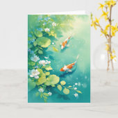 穏やかな池に優雅なコイ カード (黄色い花)