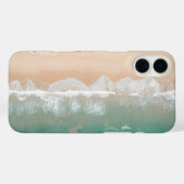 穏やかな波が軽い砂のビーチを満たす Case-Mate iPhoneケース (裏面 (横))