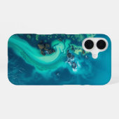 穏やかな波: 平和な景色 iPhone 16ケース (裏面横)