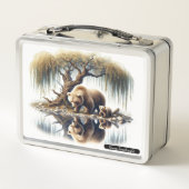 穏やかな流れの横に集まるクマの家族 メタルランチボックス (裏面)