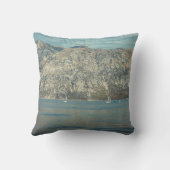 穏やかな海と美しい山 クッション (裏面)