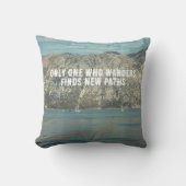 穏やかな海と美しい山 クッション (正面)