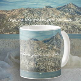 穏やかな海と美しい山 コーヒーマグカップ