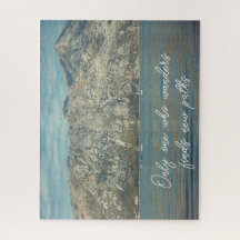 穏やかな海と美しい山