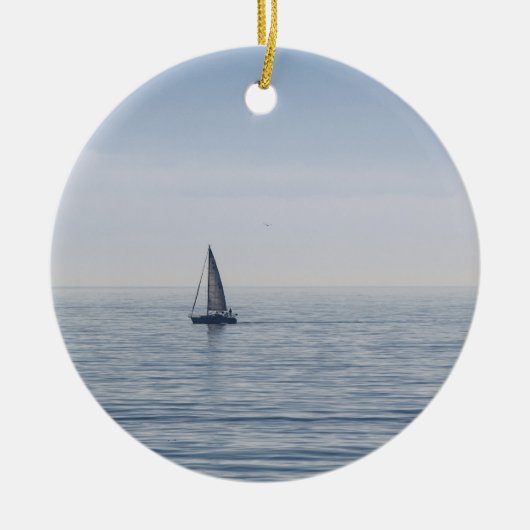 穏やかな海のヨット セラミックオーナメント (正面)