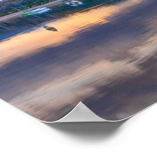 穏やかな海//夕日の湖とボート ポスター (角)