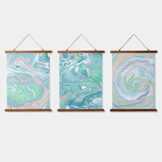 穏やかな淡い色の青と緑の流体アート 吊り下げ型タペストリー (トリプル)