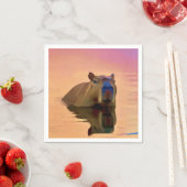 穏やかな湖から現れるカピバラ スタンダードカクテルナプキン (インサイチュ)