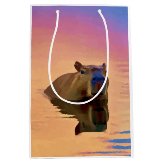 穏やかな湖から現れるカピバラ ミディアムペーパーバッグ (正面)