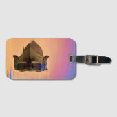 穏やかな湖から現れるカピバラ ラゲッジタグ (正面横)