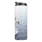 穏やかな湖で泳ぐ2羽の白鳥 タンブラー (回転右)