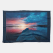 穏やかな湖に沈む美しい夕日 キッチンタオル (横)