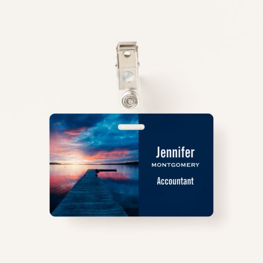 穏やかな湖に沈む美しい夕日 バッジ (裏面クリップ)