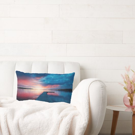 穏やかな湖に沈む美しい夕日 ランバークッション (ソファ)