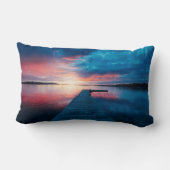 穏やかな湖に沈む美しい夕日 ランバークッション (裏面)