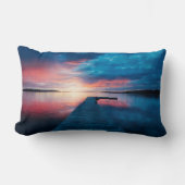 穏やかな湖に沈む美しい夕日 ランバークッション (正面)