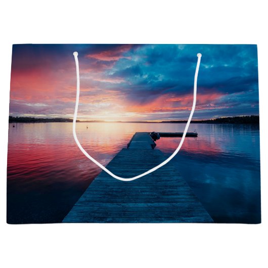 穏やかな湖に沈む美しい夕日 ラージペーパーバッグ (正面)