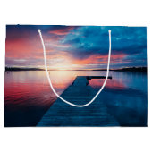 穏やかな湖に沈む美しい夕日 ラージペーパーバッグ (裏面)