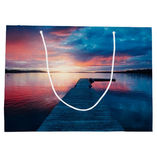 穏やかな湖に沈む美しい夕日 ラージペーパーバッグ (裏面)