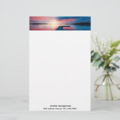 穏やかな湖に沈む美しい夕日 便箋 (スタンド正面)