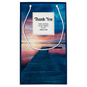 穏やかな湖に美しい夕日パーティーありがとう スモールペーパーバッグ (裏面)