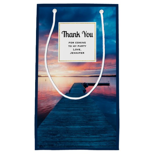 穏やかな湖に美しい夕日パーティーありがとう スモールペーパーバッグ (正面)