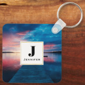 穏やかな湖の夕日の美しさ キーホルダー (裏面)