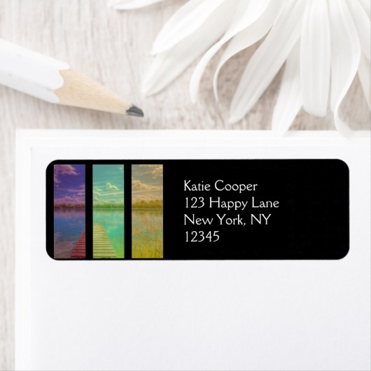 穏やかな湖の風景を越えた木製の桟橋 ラベル (インサイチュ)