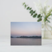 穏やかな湖の風景 ポストカード (スタンド正面)