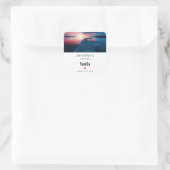 穏やかな湖畔のビジネスに訪れる美しい夕日 スクエアシール (バッグ)