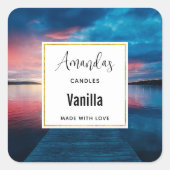 穏やかな湖畔のビジネスに訪れる美しい夕日 スクエアシール (正面)