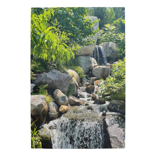 穏やかな滝のシーン穏やかな自然の森の美しい メタルプリント (正面)