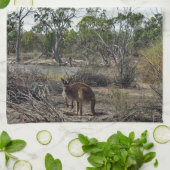 穏やかな瞬間：ビラボンでオーストラリアのカンガルー キッチンタオル (折り畳み)