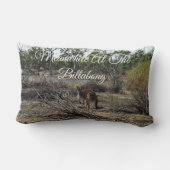 穏やかな瞬間：ビラボンでオーストラリアのカンガルー ランバークッション (裏面)