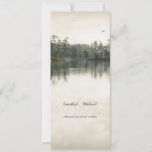 穏やかな素朴な湖の反射スレンダー結婚した 招待状 (裏面)