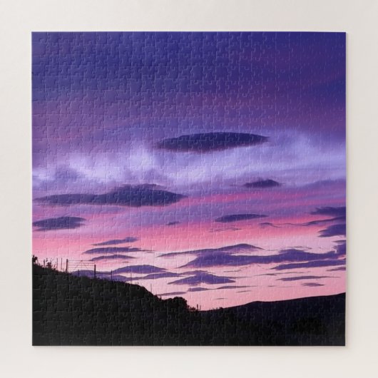 穏やかな紫色の夕焼けの空と雲 ユニーク ジグソーパズル (縦)