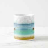 穏やかな落ち着いた海とボートのコーヒーマグ コーヒーマグカップ (中央)