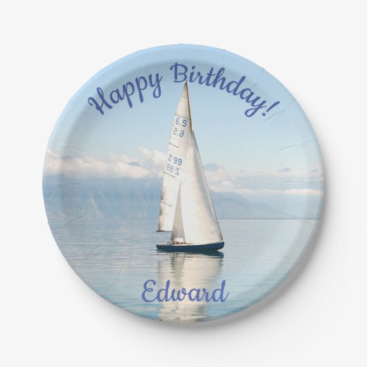 穏やかな鏡のような海の上でセーリング ペーパープレート (正面)