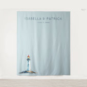 穏やかな青のミニマルな灯台 タペストリー (正面)