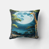 穏やかな風景の中で満月の下でキリン クッション (裏面)