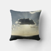 穏やかに遠くに雲に浮かぶ クッション (裏面)