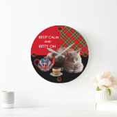 穏保やかで子猫オン、赤タータンチェック茶パーティー ラージ壁時計 (ホーム)