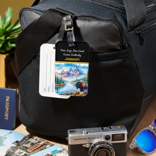 穏威厳のあるやかな渓流近くのバッファロー ラゲッジタグ (正面&裏面)