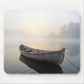穏素朴やかな湖に浮かぶボート マウスパッド (正面)