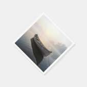 穏素朴やかな湖に浮かぶ古い木製のボート スタンダードカクテルナプキン (角)