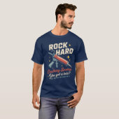 穴があいた Tシャツ (正面フル)