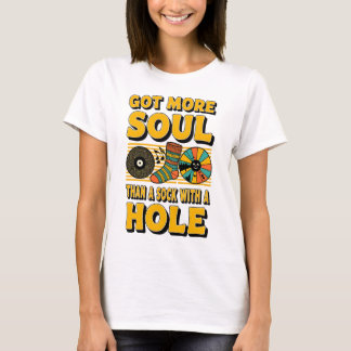 「穴のあいた靴下よりもソウルがある」Tシャツ Tシャツ